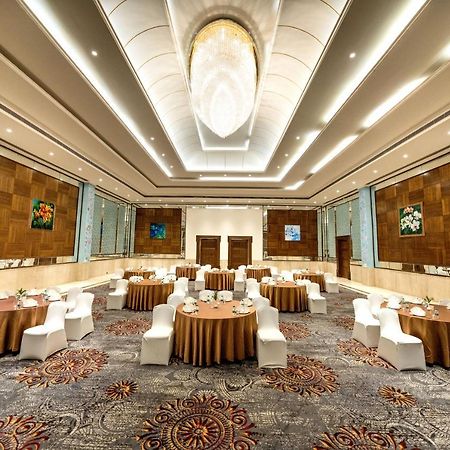 Fairway Golf & Lake Resort Naya Raipur Exterior foto