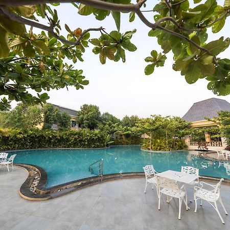 Fairway Golf & Lake Resort Naya Raipur Exterior foto