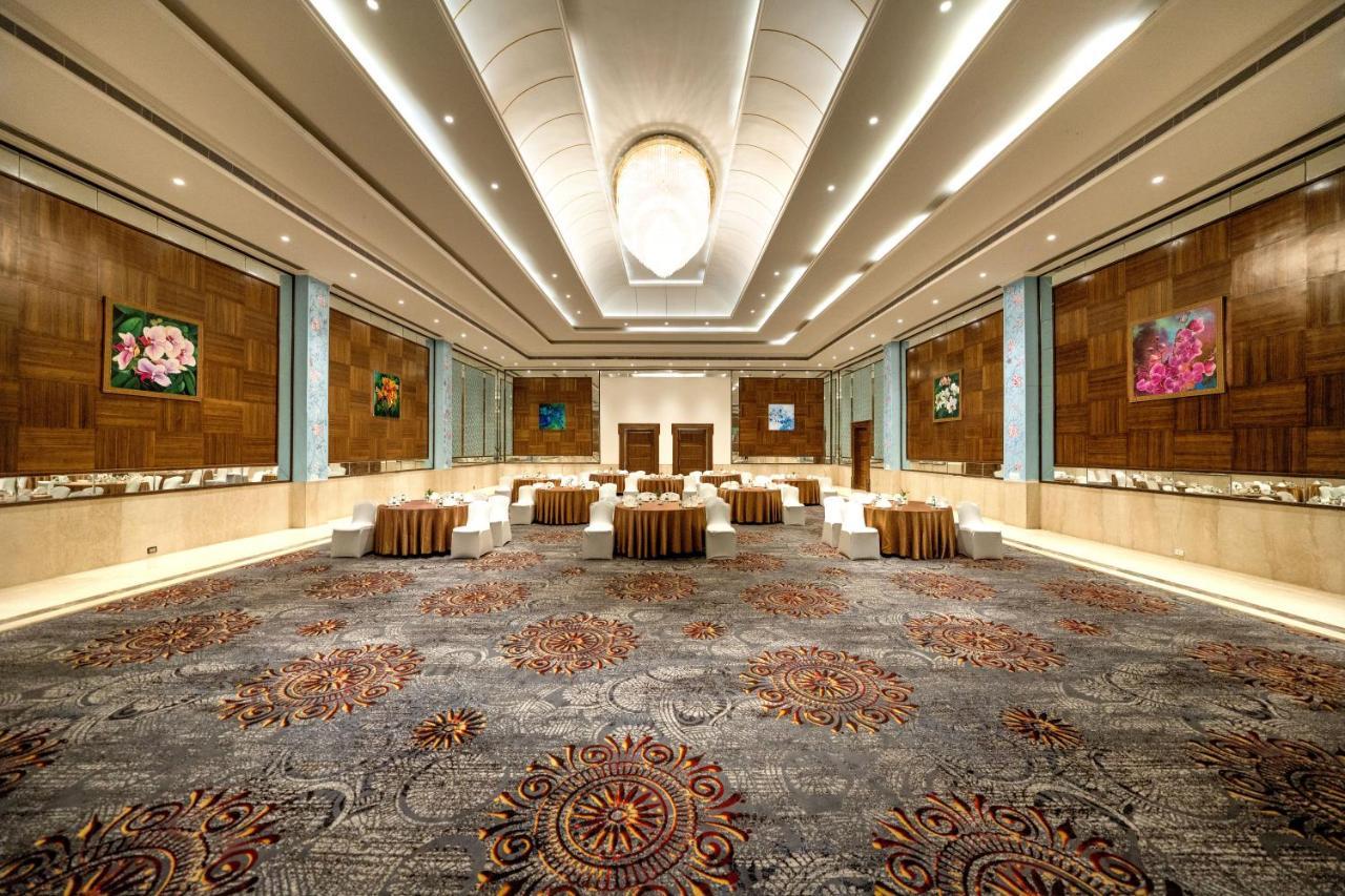 Fairway Golf & Lake Resort Naya Raipur Exterior foto