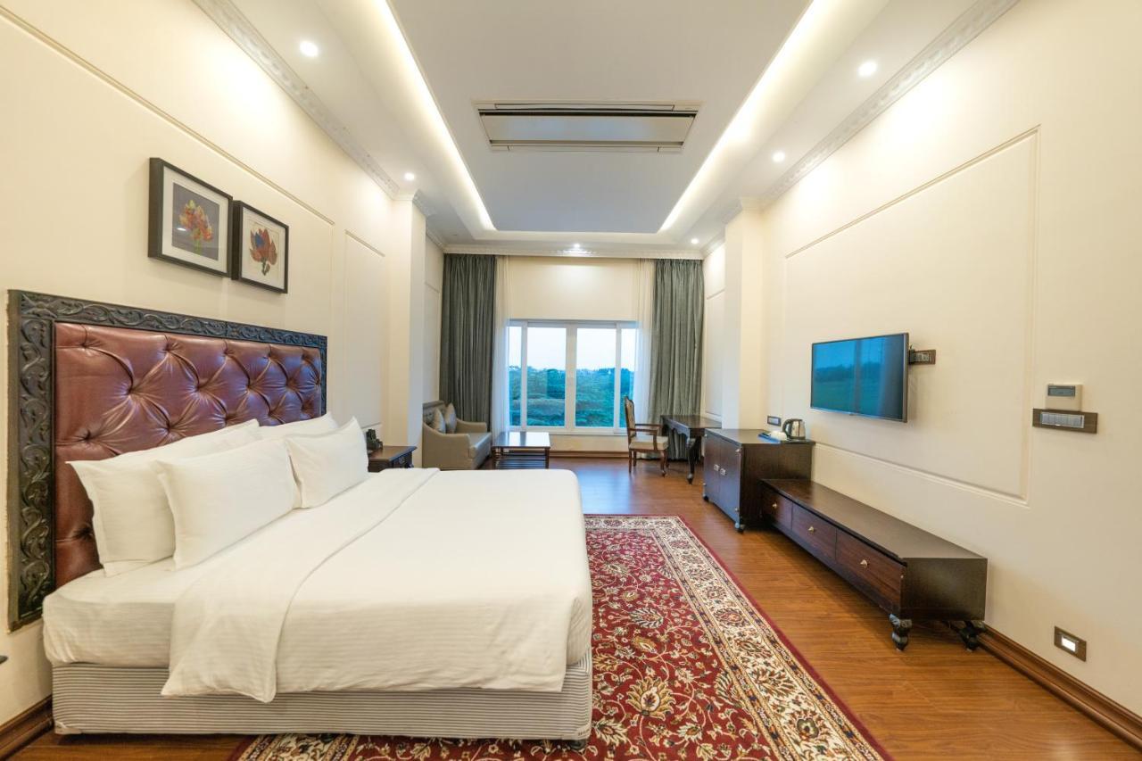 Fairway Golf & Lake Resort Naya Raipur Exterior foto